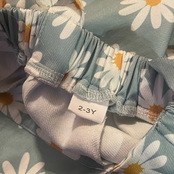 NWOT Daisy Print Shortalls/Overall Romper Girls 2-3 Years Blue - Picture 5 of 5
